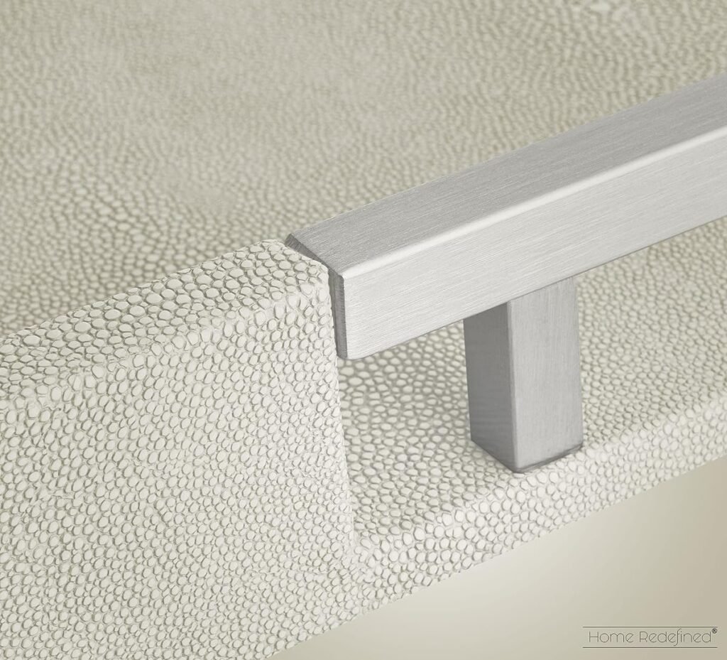 Close up of the tray surface and handle